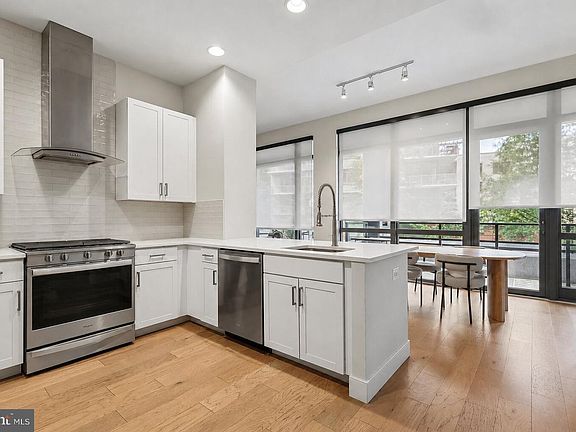 4th image of 2000 Clarendon Blvd Unit 203