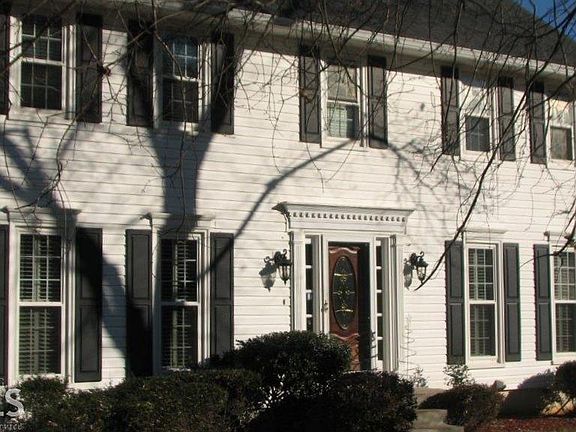 2nd image of 2076 Vicksburg Dr