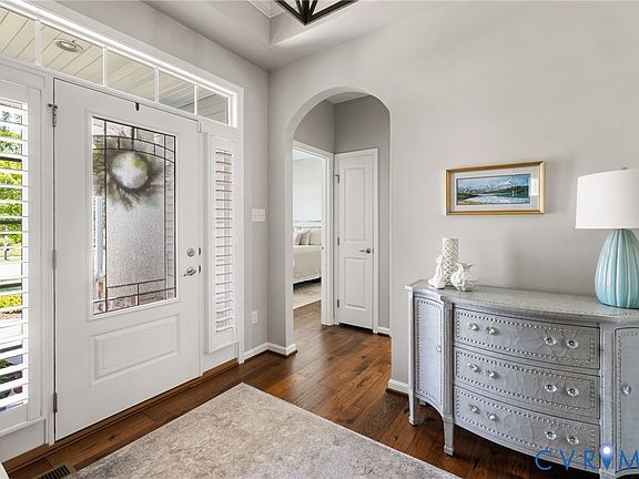 3rd image of 17513 Great Falls Cir