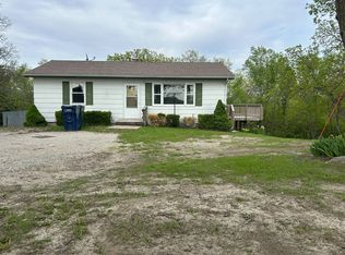 19700 Lakeview Rd, Leon, IA 50144
