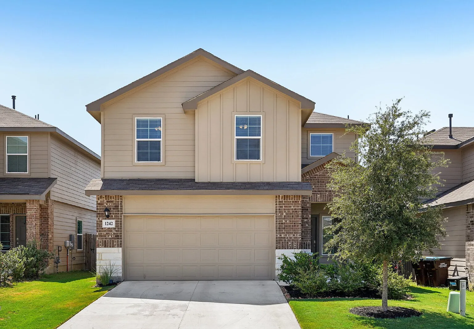 3 bed, 2.5 bath, 1684 sqft, $1,850 — Photo 2