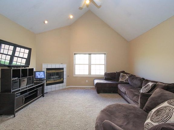 3rd image of 123B Clubhouse Ln