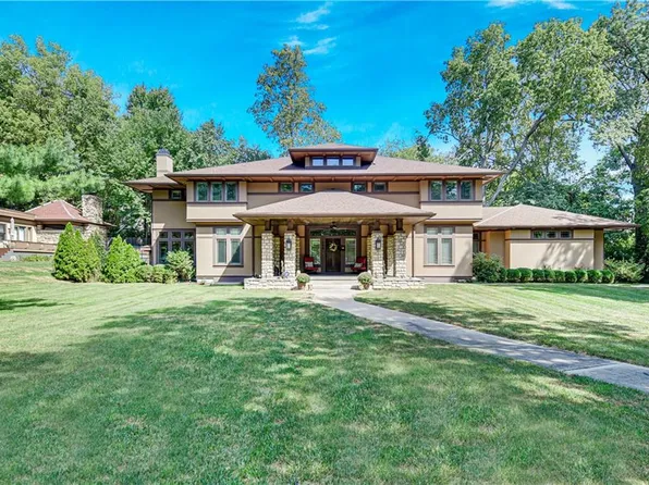 200 W 52nd St, Kansas City, MO 64112