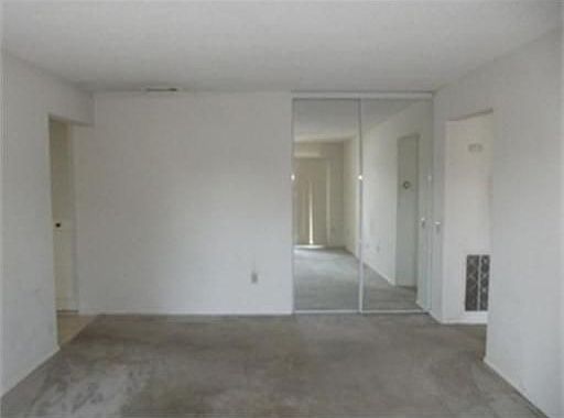 3rd image of 12 Shrewsbury Green Dr Unit K