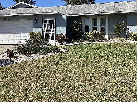 1806 SE 10th place  