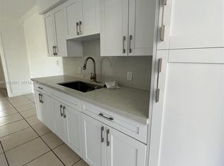 315 69th St APT 212, Miami Beach, FL 33141