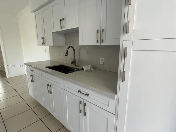 315 69th St APT 212, Miami Beach, FL 33141