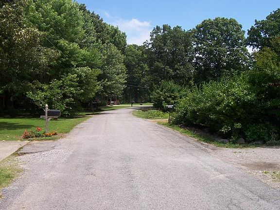 4th image of 1009 Country Valley Ct