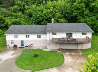 73 Shaw St, Lansing, IA 52151