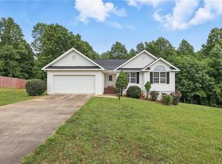 199 Rocky Shoals Trl, Mount Airy, GA 30563
