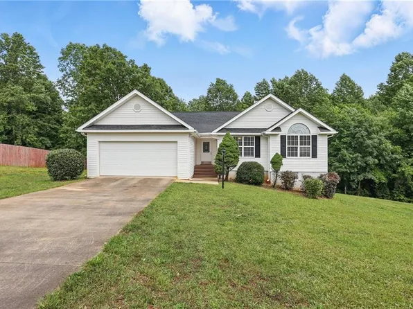 199 Rocky Shoals Trl, Mount Airy, GA 30563
