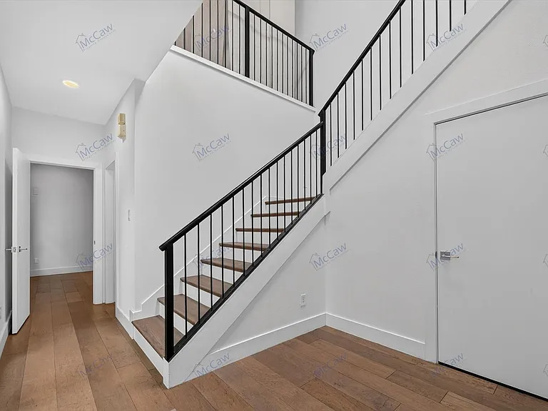 4413 Roseland Ave — Photo 7
