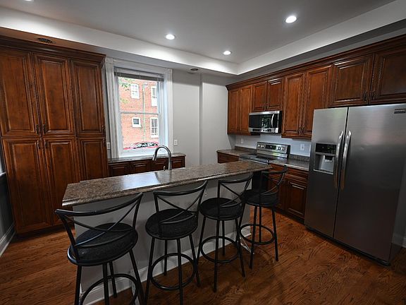 4th image of 1700 Floyd Ave #1