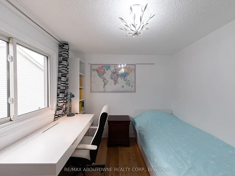 2072 Glenada Cres — Photo 28
