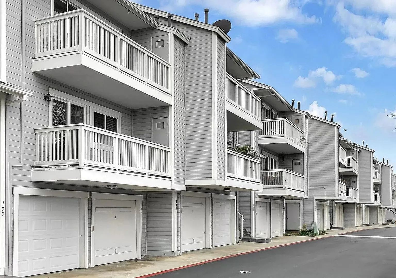 2 Bed, 2 Bath Condo in Encinitas — Photo 1