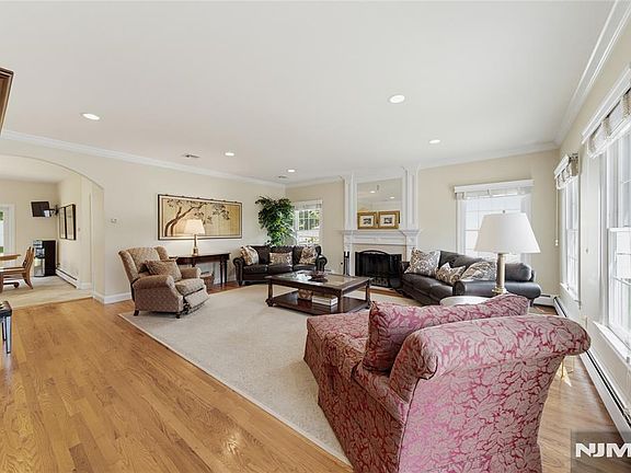 4th image of 52 Robinhood Avenue