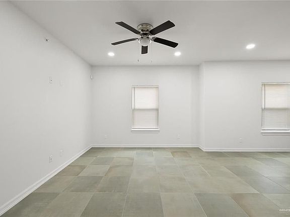 4th image of 901 E Redbud Ave #307