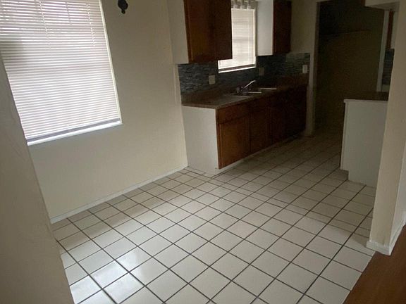 2nd image of 914 N Gardner Ave