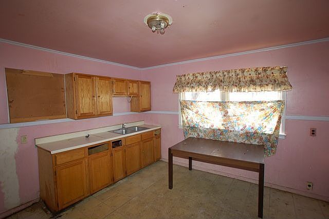 2nd image of 1504 N Florence Pl