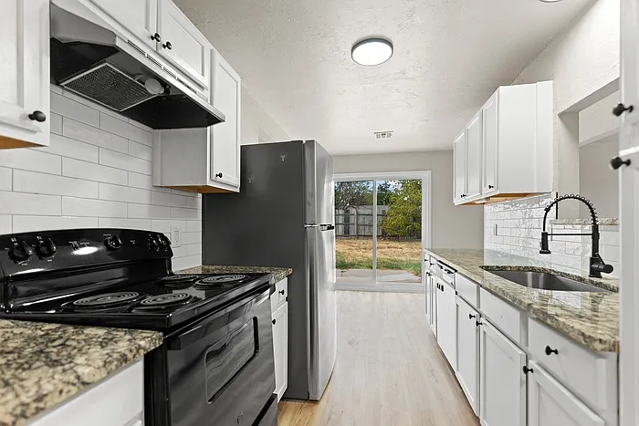 4 bed, 2.0 bath, 1384 sqft, $1,650 — Photo 3