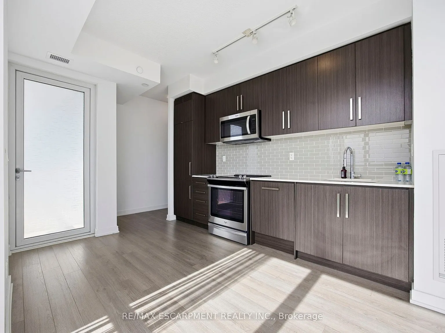 3 bed, $3,100 — Photo 2