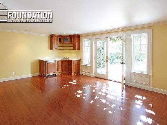 3rd image of 1639 Beach St