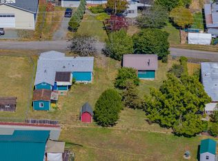412 23rd St, Myrtle Point, OR 97458