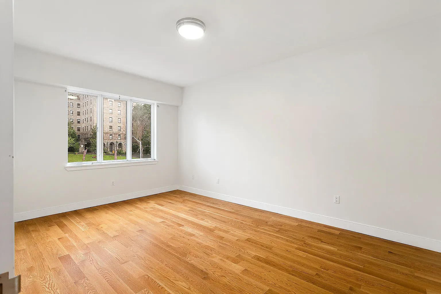 2727 Henry Hudson Pkwy W — Photo 4