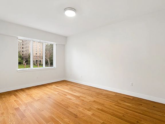 2nd image of 2727 Henry Hudson Pkwy W #206
