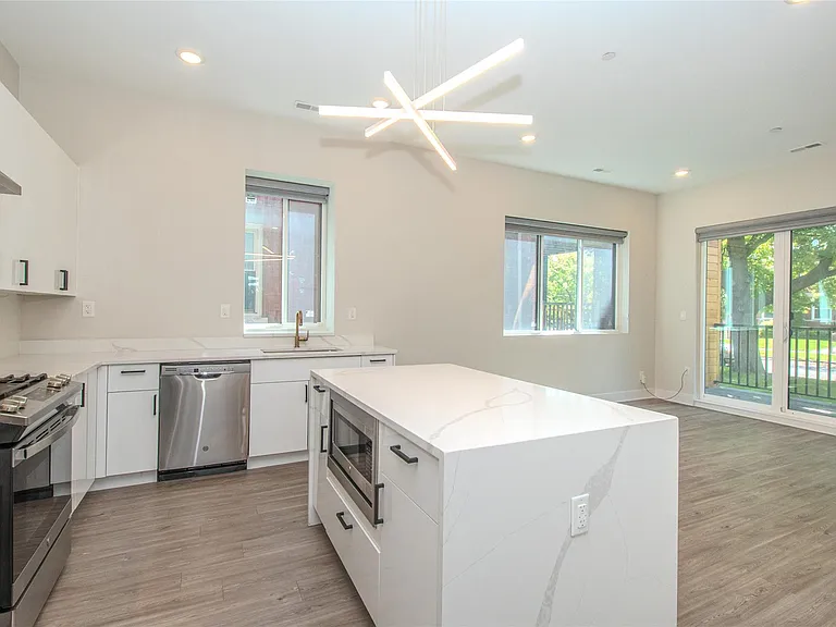 4530 Commonwealth St #1 — Photo 15