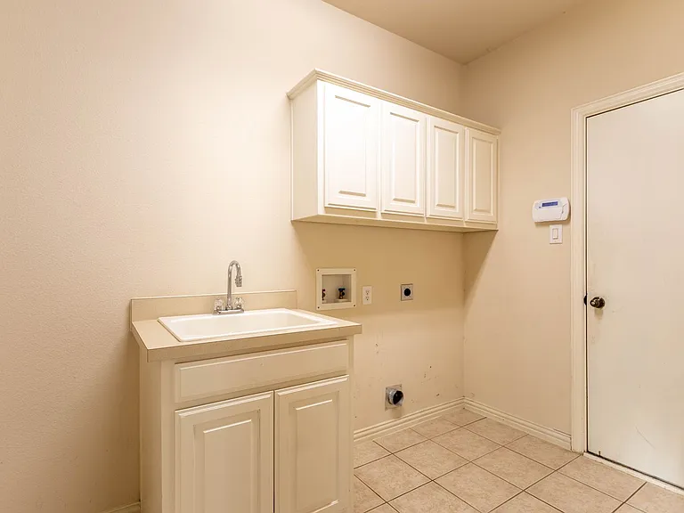 413 Brookmere Ln — Photo 12