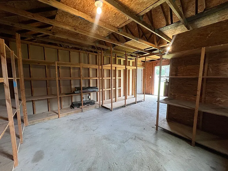 2725 Greendale Ave — Photo 30