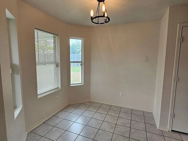 2201 Rainforest Ln — Photo 5