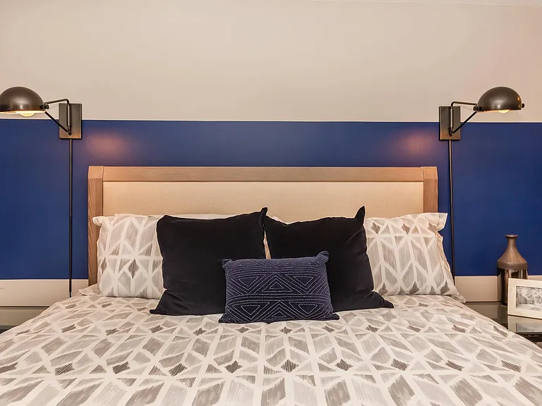 COZY BEDROOM IN MADISON LANDING AT RESEARCH PARK AND THE COTTAGES