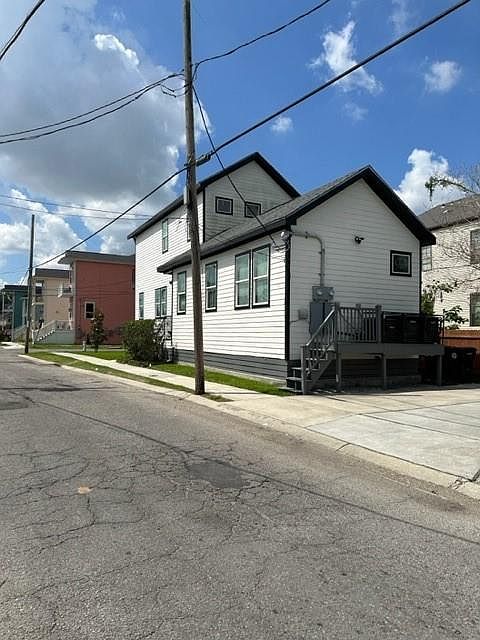 2nd image of 2921 Amelia St