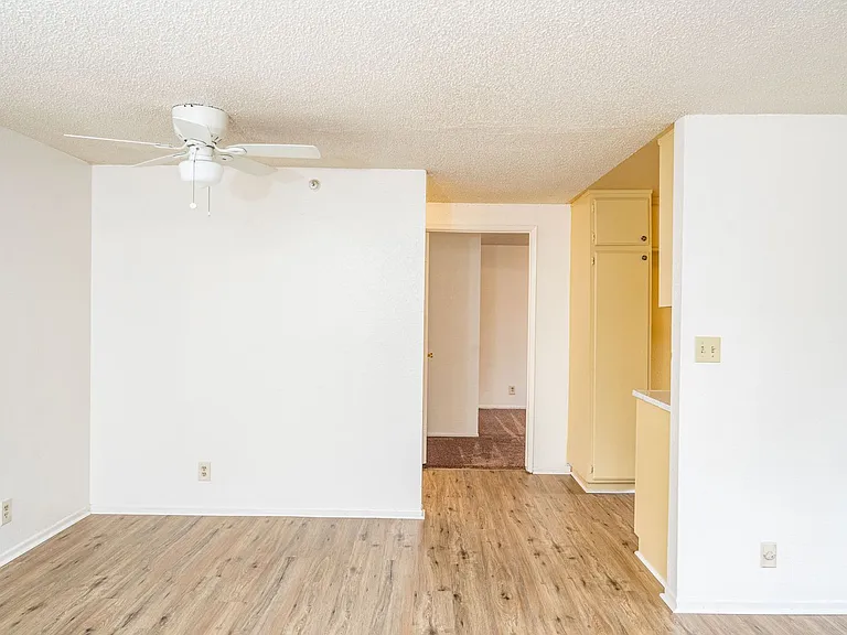 12100 Birch Ave — Photo 1