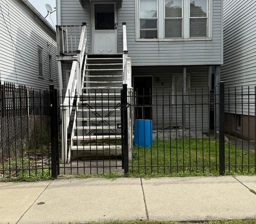 1st image of 4935 S Wood St