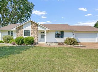 57 Kay Dr, Highland, IL 62249