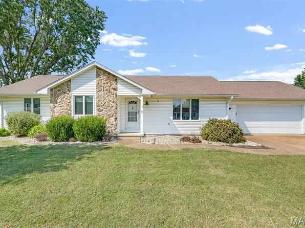 57 Kay Dr, Highland, IL 62249