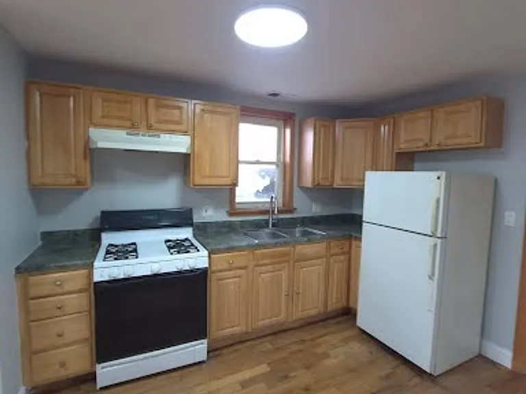 4152 W Lake St — Photo 2