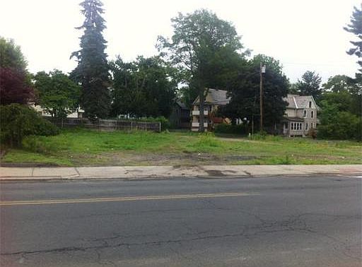 2nd image of 136 Meadow St