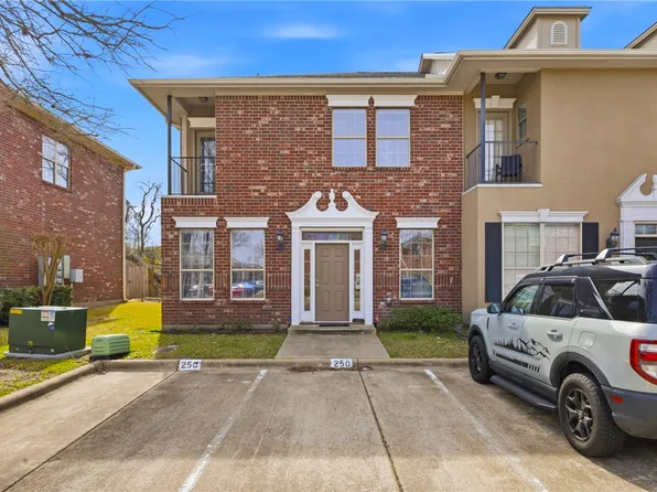 250 Forest Dr, College Station, TX 77840