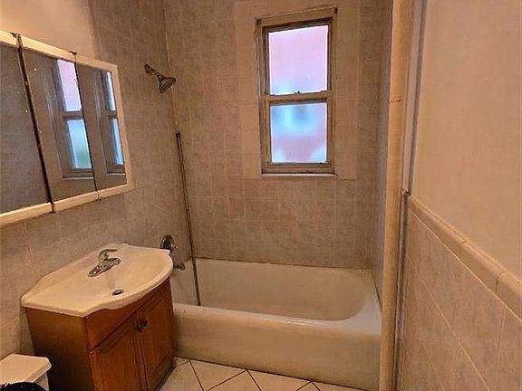 4th image of 4115 Manhattan Ave
