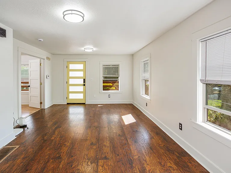 4313 N Kerby Ave — Photo 12