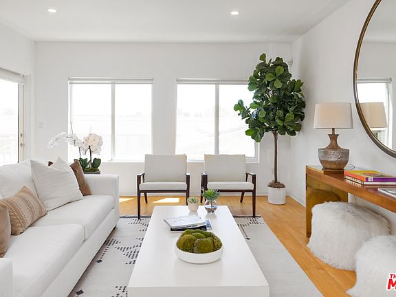 4th image of 1420 N Laurel Ave APT 204