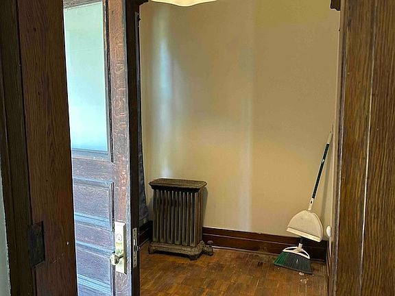 5th image of 35 Grover St Floor 2