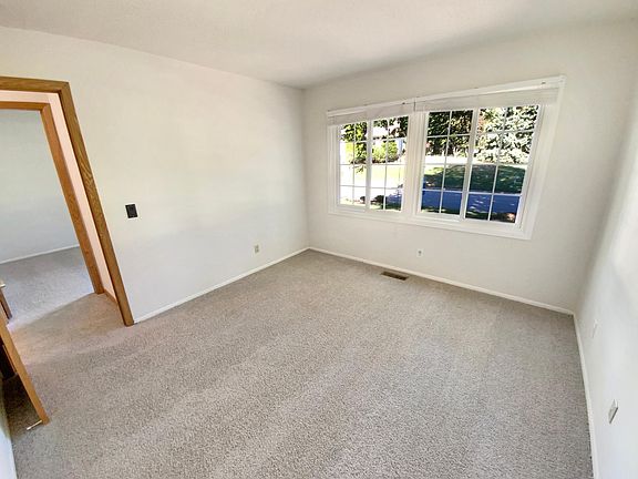 5th image of 3309 Red Oak Cir N