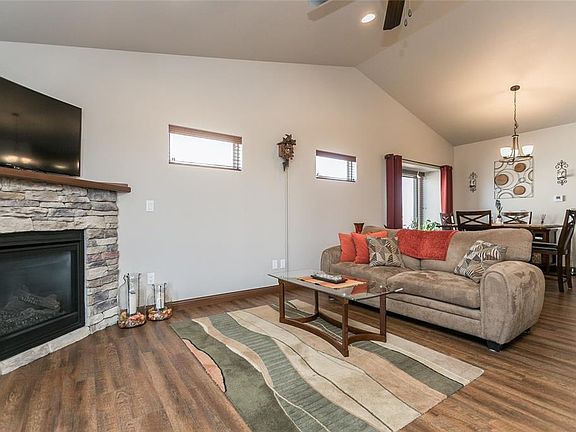 3rd image of 615 Fawn Ave