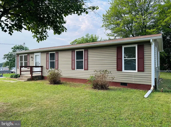 81 Covert St, Kearneysville, WV 25430