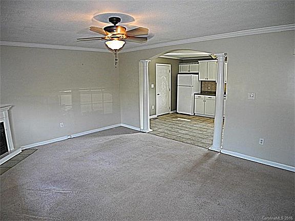 3rd image of 2965 Country Crossing Dr